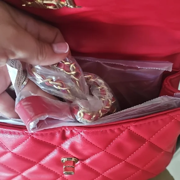 Red Quilted Chain Shoulder Bag - Picture 5 of 6